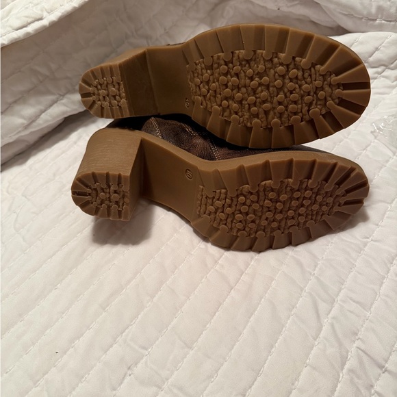 Corky's "Rocky Top" Block Heel Ankle
Bootie with Side Zip espresso size 10 - Picture 6 of 9